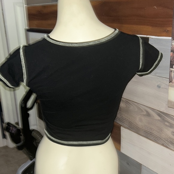 Graphical Cropped Top - small - Picture 3 of 6